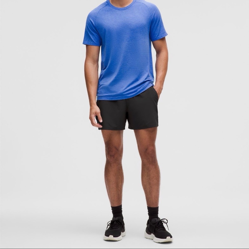 lululemon athletica Men's Pace Breaker Short 5” - Linerless - size S - Picture 3 of 4